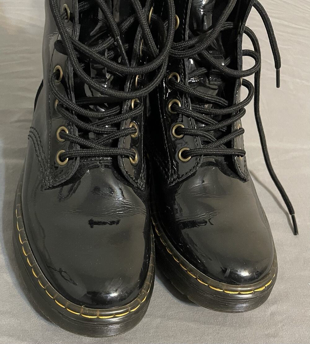Dr Martens Zavala Patent Leather Boots Womens Size 7 Black Combat Ankle Lug